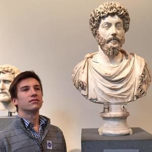 Meet your Posher, Louis